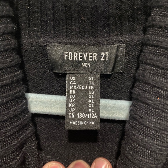 Black turtleneck sweater - Picture 3 of 3